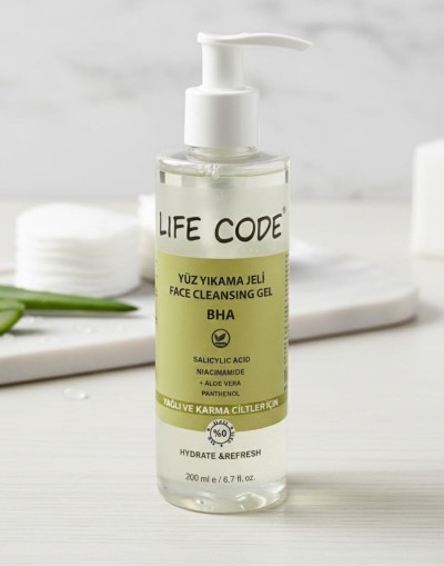 LİFE CODE Yüz Yıkama Jeli Yağlı-sivilceli -akneye eğilimli ciltler için BHA lı 200 ml